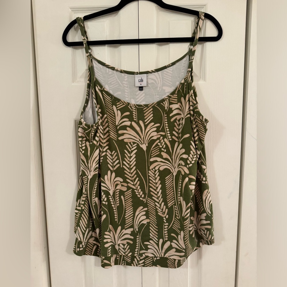 Style #6353 - Cabi Balcony Cami.  Green/Tan Palm Print,XL. ITEM# 1024